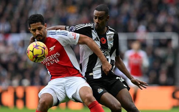 Arsenal vs Newcastle: Vé C1 căng như dây đàn