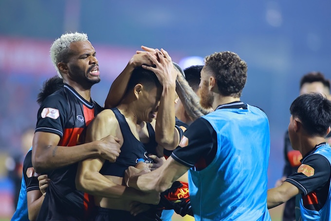 Soi trận CA TP.HCM vs Ninh Bình: Giải bài toán hàng công