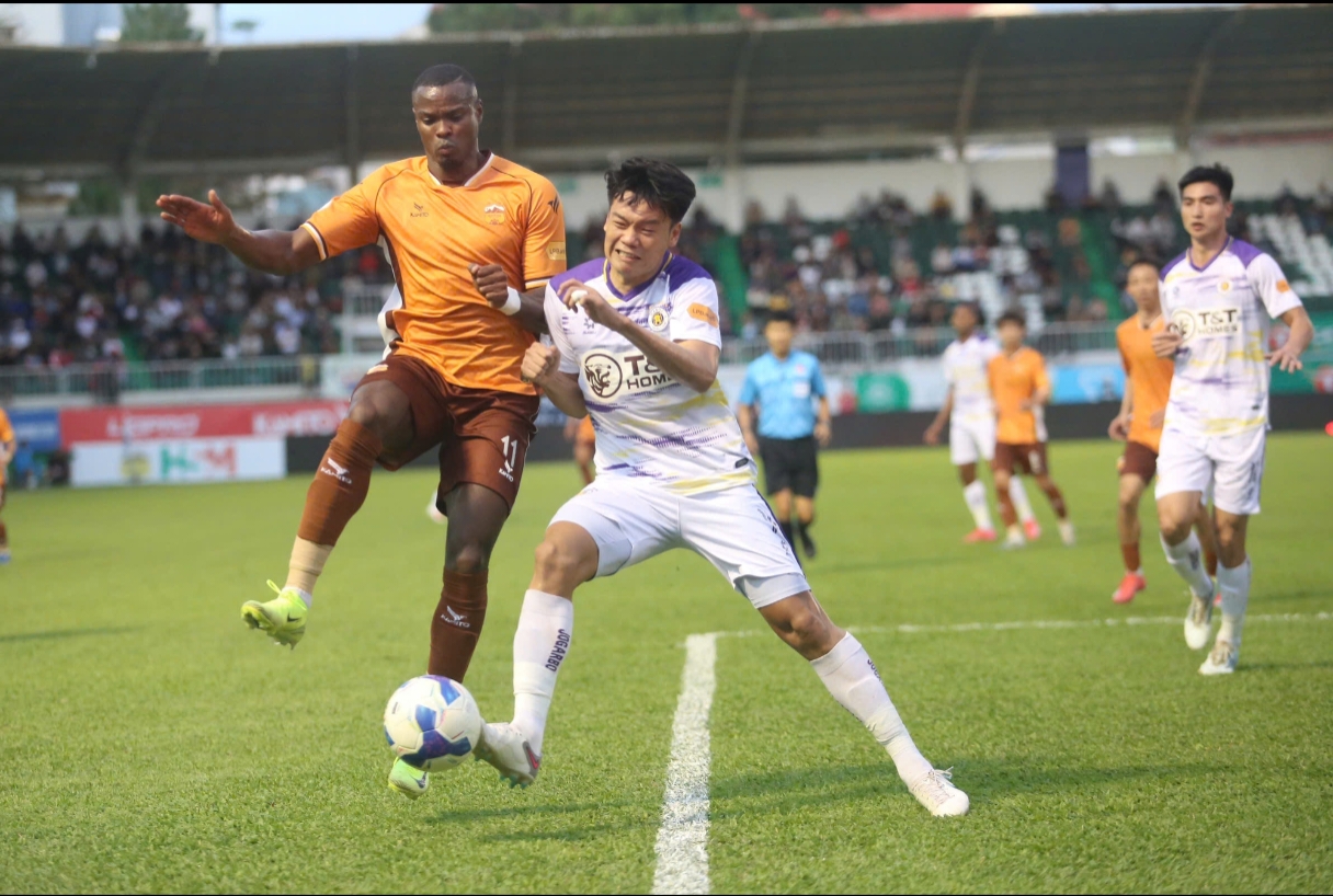 Soi trận Hà Nội vs HAGL: Đứng dậy sau cú sốc