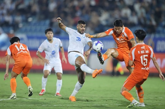 Soi trận HAGL vs Nam Định: Những khẩu pháo kẹt đạn