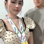 Người hùng U22 Việt Nam tặng HCV SEA Games cho vợ xinh