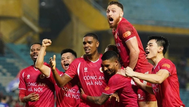 Soi trận HAGL vs CAHN: Quang Hải và đồng đội quyết đấu tại Pleiku