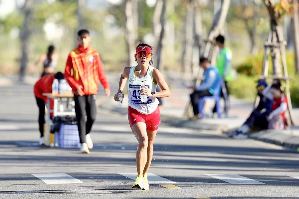 VĐV điền kinh Nguyễn Thanh Phúc bị ngất xỉu trên đường đua SEA Games 33 là ai?