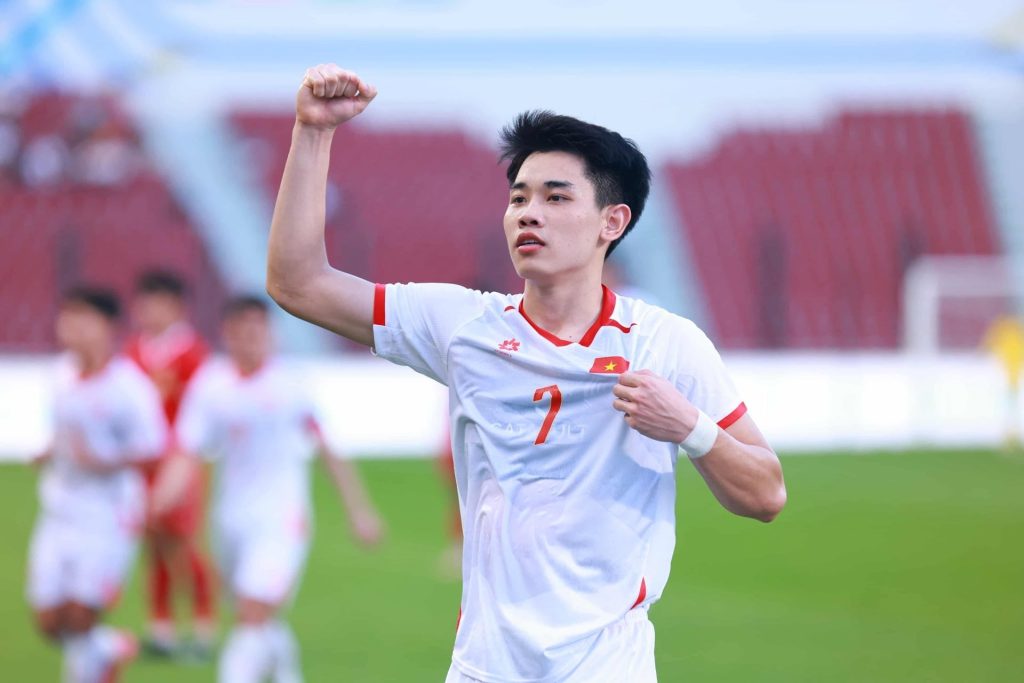 Tin tối (21/12): Bất ngờ về điều khoản hợp đồng giữa HLV Kim Sang-sik và VFF